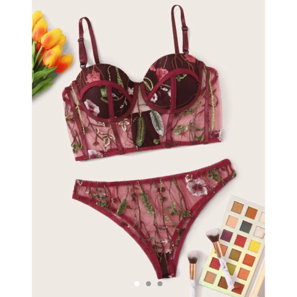 Deep red, floral lingerie ❣️